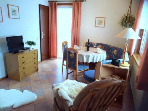 TV a/nebo společenská místnost v ubytování Appartment Sandra Obkircher