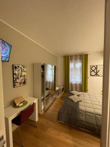 Postel nebo postele na pokoji v ubytování Smart House Rooms Central Luxury