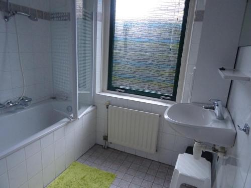 Koupelna v ubytování Kustverhuur, Park Schoneveld, Zeemeeuw 138