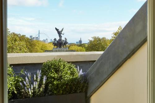 a statue in front of a building with a statue at The Lanesborough, Oetker Hotels in London
