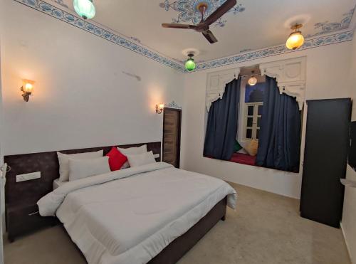 Postelja oz. postelje v sobi nastanitve Hotel Ushaan Haveli