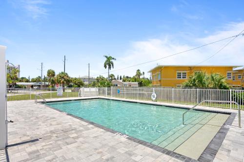 The swimming pool at or close to Madeira Beach Condos