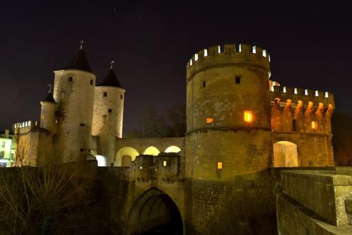 a large castle at night with a bridge at Magnifique studio Metz Coeur Historique in Metz