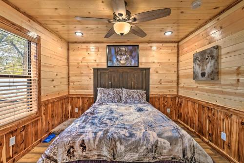 Gallery image of Cozy Broken Bow Cabin, Walk to the Lukfata Creek! in Broken Bow