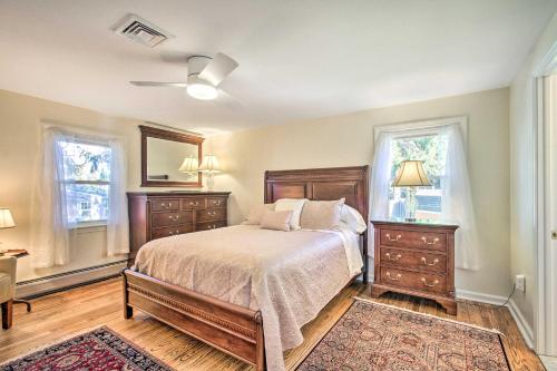 Imagen de la galería de Wayne Home with Spacious Yard about 20 Mi to Philly!, en Wayne