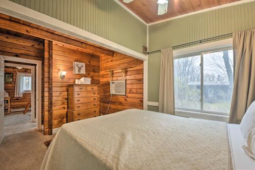 Foto da galeria de Cozy Lake Champlain Cottage with Private Beach! em North Hero