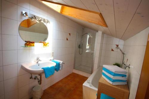 Koupelna v ubytování Staller Hof