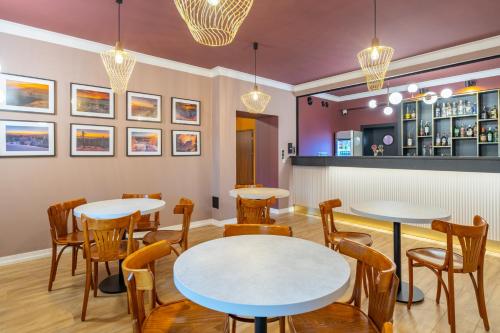 a restaurant with tables and chairs and a bar at Pensjonat Carmen in Szklarska Poręba