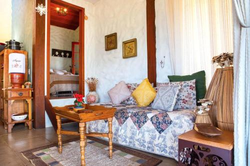 a living room with a couch and a table at Sitio Jatoba/Lapinha da Serra in Santana do Riacho