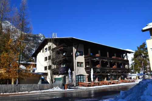 アパートメントから撮影された、または一般的な山の景色