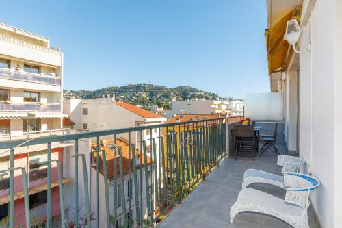 LUXURY APARTMENT between ANTIBS and CROISETTE