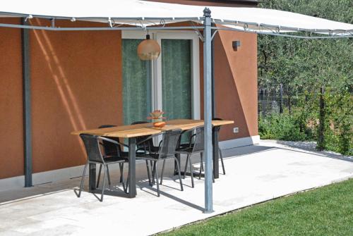 a table and chairs under a canopy on a patio at BELVEDERE CERIEL in Cavaion Veronese