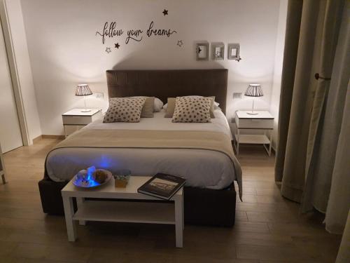 Säng eller sängar i ett rum på La casa di Maria