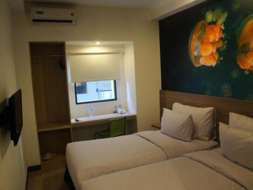 Ліжко або ліжка в номері Top Hotel Manado by Gran Puri