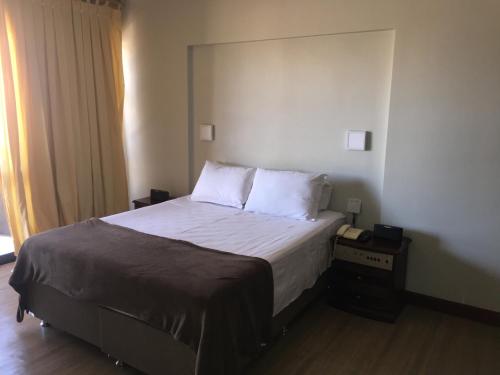 Cama o camas de una habitación en Apart Hotel no Coração de Brasília Kubitschek Plaza