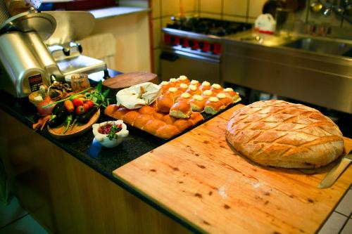 a kitchen counter with bread and other foods on a cutting board at Nido Verde in Agerola