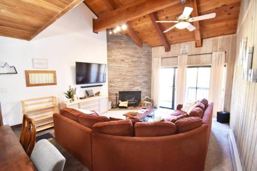 a living room with a couch and a tv at COZY Condo at Canyon Lodge! Sleeps 8, a walk to Canyon Lodge in Mammoth Lakes