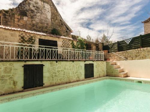 Spacious house with heated pool and sauna