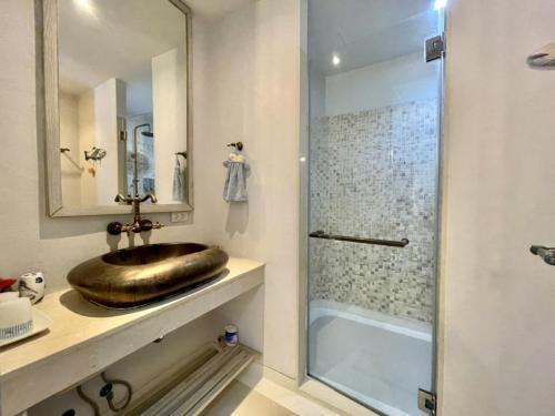 Gallery image of Chelona huahin beachfront resort condo in Khao Tao