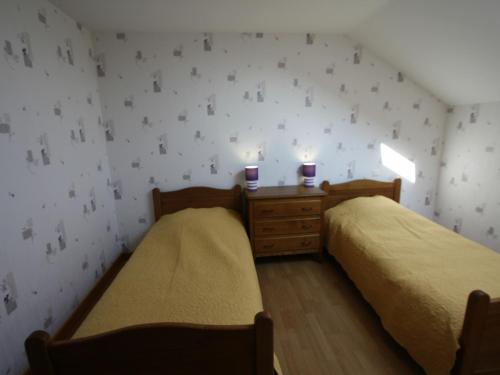 Postel nebo postele na pokoji v ubytování Gîte Relanges, 3 pièces, 4 personnes - FR-1-589-207