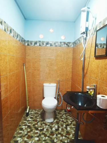 Salle de bains dans l'établissement Permata Beach Chalet