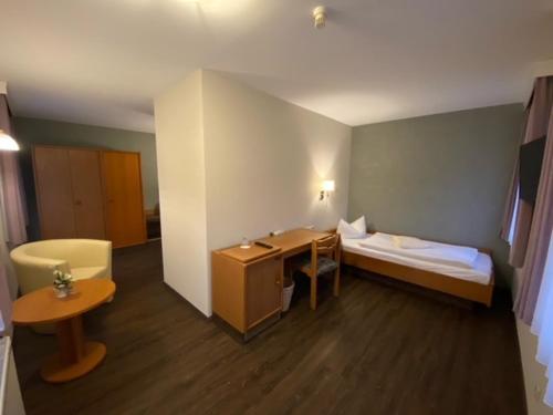 Ein Bett oder Betten in einem Zimmer der Unterkunft Naturhotel Lindenhof