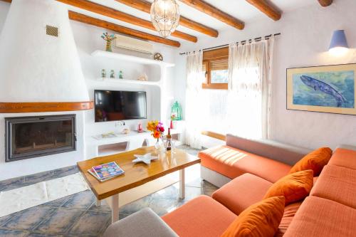 a living room with a couch and a table at La Ballena Azul CONIL in Cádiz