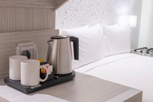 a coffee maker on a tray next to a bed at Holiday Inn Express & Suites Johor Bahru by IHG in Johor Bahru