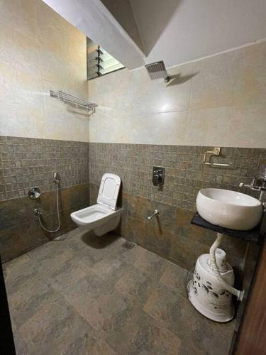a bathroom with a sink and a toilet at Suman Madhu Mansion in Nānodra