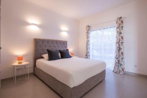 a bedroom with a large bed and a window at Beautiful Seaview 2 Bedroom Apartment in Luz