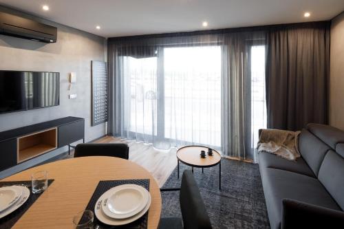 a living room with a couch and a table at Cais do Pescador in Aveiro