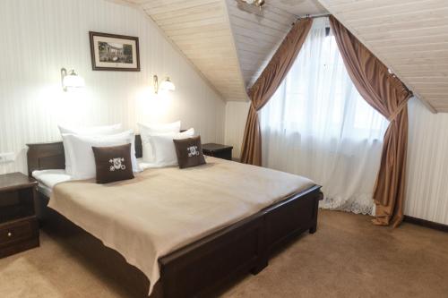 a bedroom with a large bed and a window at GasthauS & SPA in Bukovel