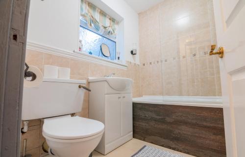 a bathroom with a toilet and a bath tub at Cosy cottage near Saltburn & Whitby in Boosbeck