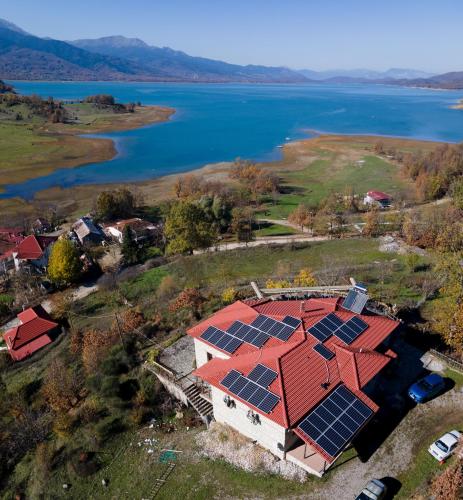 an aerial view of a house with solar panels on the roof at Ξενώνας Παρατηρητήριο Υπερώον in Ágios Athanásios
