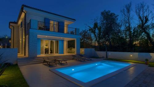 Luxury Villa Valentina with SPA zone and outdoor pool, near the sea