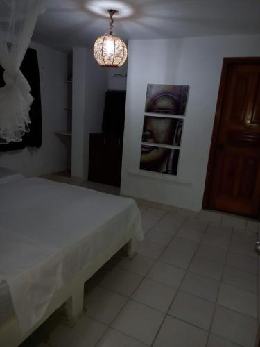 Ένα ή περισσότερα κρεβάτια σε δωμάτιο στο Yaya's House