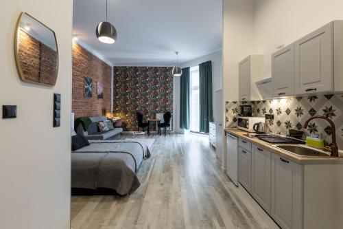 Posteľ alebo postele v izbe v ubytovaní 18 Apartamenty Manufaktura Centrum Miasta Legionów 18 Parking bezpłatny