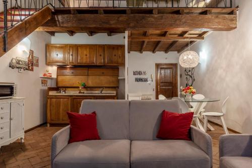 GuestHost - Foro Romano Stylish and Central Apartment