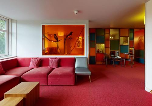 a living room with a red couch and a table at Tufnell House in London in London