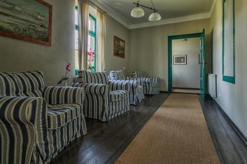 a row of chairs in a waiting room at Hotel zur Henne in Naumburg