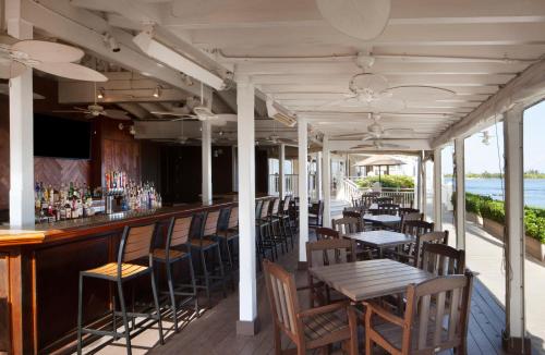 En restaurang eller annat matställe på Pier House Resort & Spa