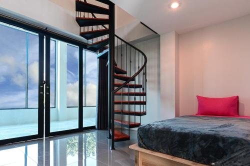 En eller flere senge i et værelse på Velaa pool villa