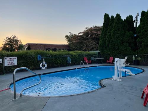 a large swimming pool with a slide in it at Scottish Inns Manchester in Manchester