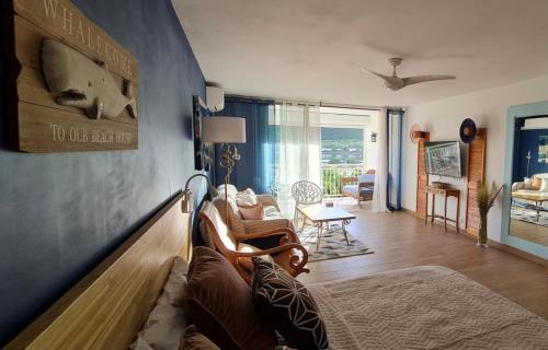 Χώρος καθιστικού στο Charm and sea, large studio designed by architect