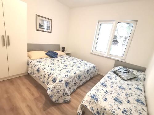 Postel nebo postele na pokoji v ubytování Top 10-1 bedroom apt/terrace