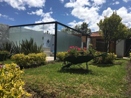 a barbecue in the yard of a house at La Huerta Hotel Boutique in Tibasosa