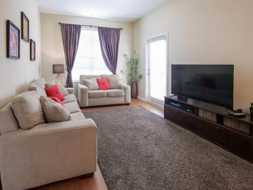 3Br 2Bath Condo Balcony 5min Conv Center 1410ft photo 14
