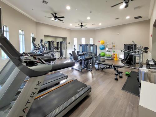 3Br 2Bath Condo Balcony 5min Conv Center 1410ft photo 25