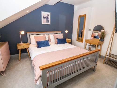 Ένα ή περισσότερα κρεβάτια σε δωμάτιο στο Porth Penwaig