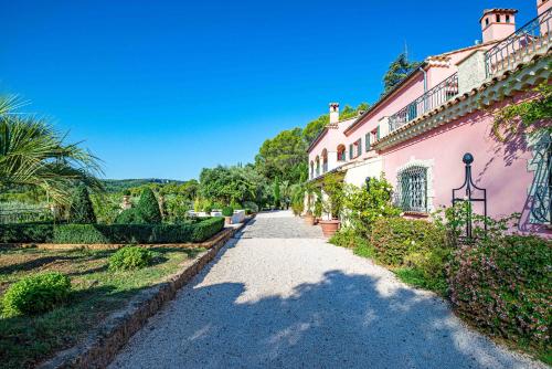 Gites de la Villa Pergolaにある庭